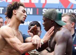 Ben Whittaker criticizes Ezra Arenyeka for slow pace in boxing match
Whittaker Calls Out Arenyeka for Slow Performance in Boxing Match news-14062024-153101