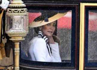 Royal Family’s Trooping the Colour Parade: Kate Middleton and Princess Charlotte Brave the Rain news-16062024-020547