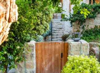 Affordable Alternatives in the Aegean: Summer Dupes Guide news-16062024-123314