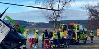 Passers-by pull person from car after it crashes into Lake Taupō passers-by-pull-person-from-car-after-it-crashes-into-lake-taup