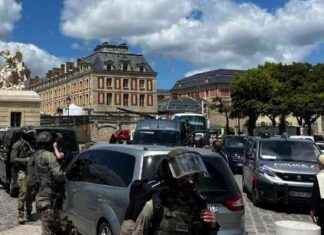 Security Operation Evacuates Palace of Versailles: Updates and Information news-04072024-064836