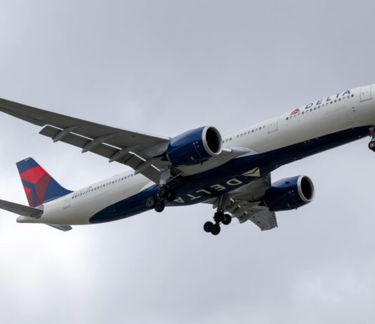 Flight DL275 Diverted: How Delta’s LAX Incident Captivated News Outlets Delta Flight DL275 diverted, DL275 LAX diversion, Delta emergency landing LAX, DL275 flight update, Delta diverted flight news, DL275 incident report, LAX airport flight diversion, Delta airline disruption